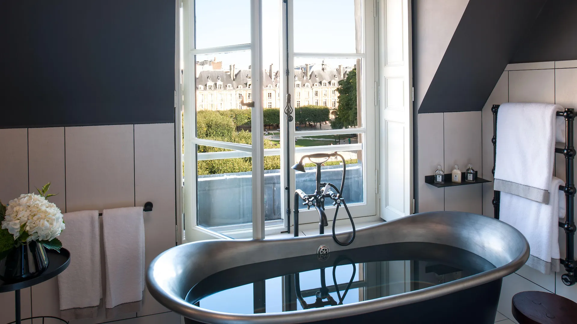Cour Des Vosges - Evok Collection Hotel Paris